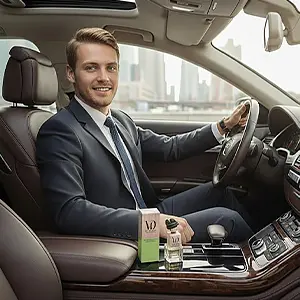 Чоловік з парфумами VIBE & DRIVE